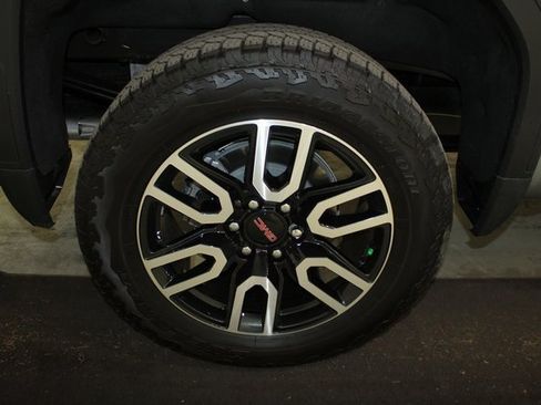 Used 2025 GMC Sierra 1500 AT4 w/ AT4 Premium Package image 18