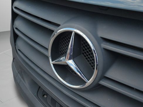 Used 2024 Mercedes-Benz Sprinter 2500 image 30