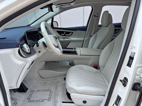 Used 2023 Mercedes-Benz EQE 500 4MATIC SUV w/ Exclusive Trim Package image 15