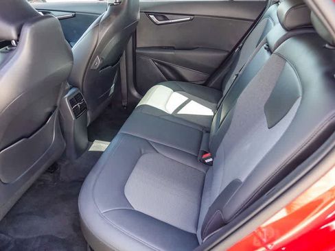 Certified 2024 Kia Niro EX FWD image 17