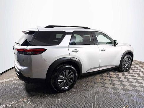 Certified 2024 Nissan Pathfinder SV image 4