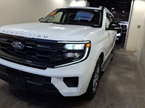 Used 2025 Ford Expedition Active AWD/4WD image 1