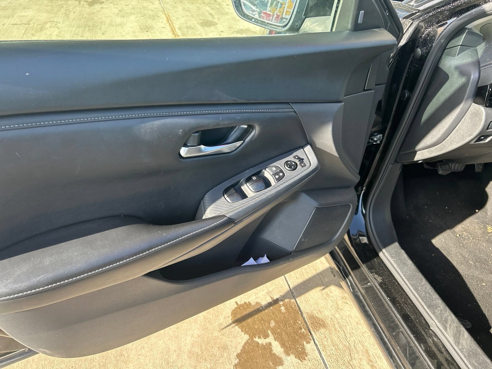 Used 2024 Nissan Sentra SV FWD image 18