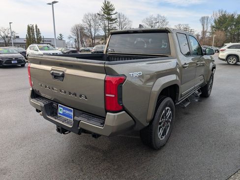 Used 2025 Toyota Tacoma TRD Sport AWD/4WD image 6