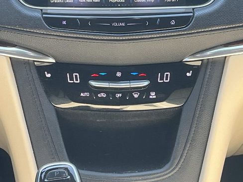 Used 2017 Cadillac XT5 Luxury FWD image 16
