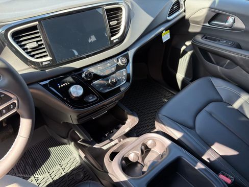 New 2026 Chrysler Voyager LX image 21