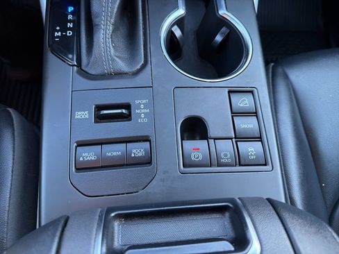 Used 2023 Toyota Highlander XLE image 30