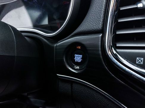 Used 2019 Jeep Grand Cherokee Limited image 25