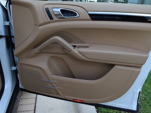 Used 2014 Porsche Cayenne Diesel Platinum Edition AWD/4WD image 78