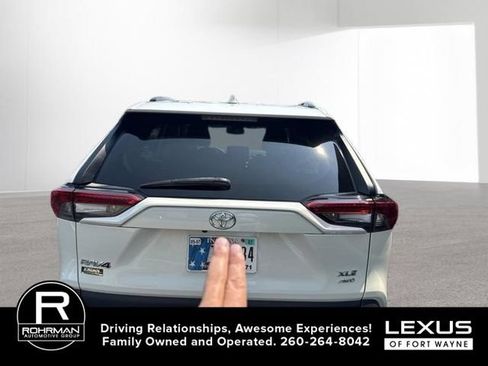 Used 2022 Toyota RAV4 XLE Premium AWD/4WD image 9