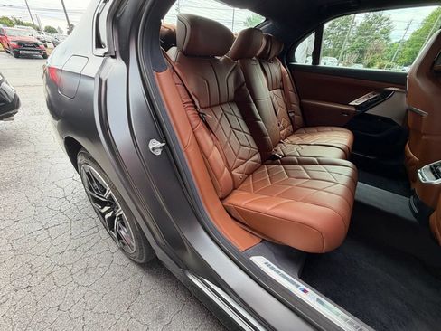 Used 2023 BMW 760i xDrive w/ Luxury Rear Seating Package AWD/4WD image 32