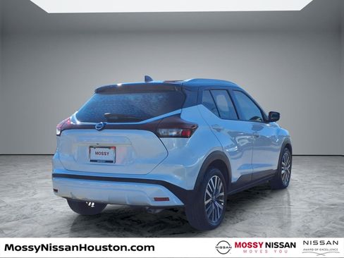 Used 2021 Nissan Kicks SV image 7