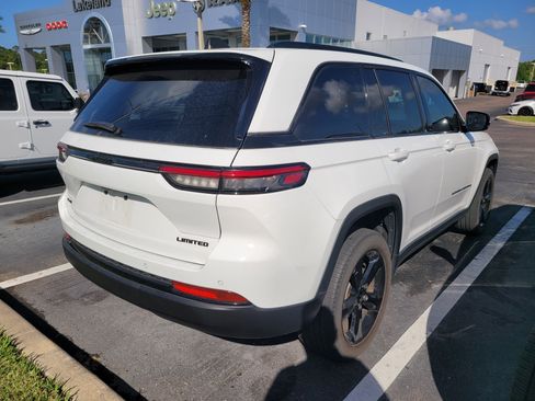 Used 2024 Jeep Grand Cherokee Limited w/ Black Appearance Package image 4