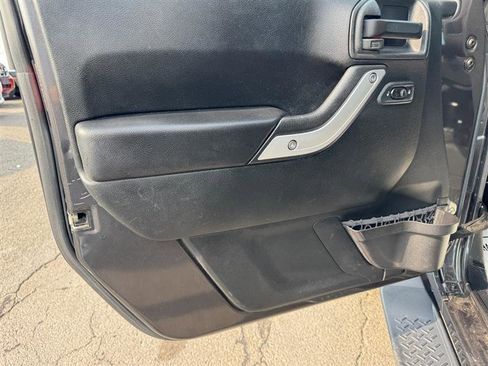 Used 2017 Jeep Wrangler Unlimited Sahara w/ Connectivity Group image 27