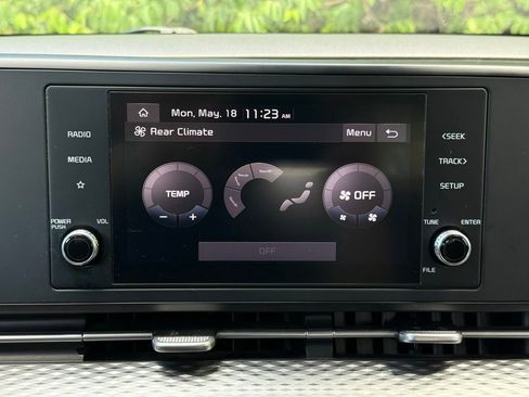 Used 2024 Kia Carnival LX FWD image 28