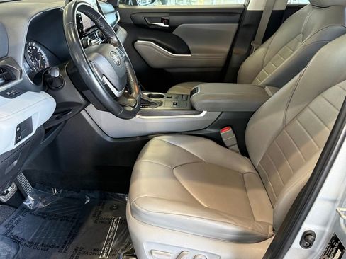 Certified 2022 Toyota Highlander XLE image 20