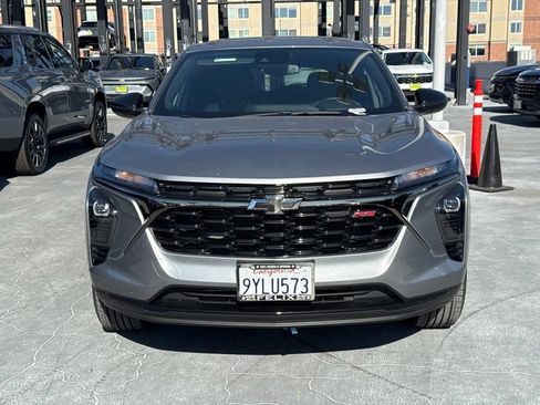 Used 2026 Chevrolet Trax RS w/ Sunroof Package FWD image 2