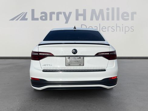 Used 2024 Volkswagen Jetta Sport image 4