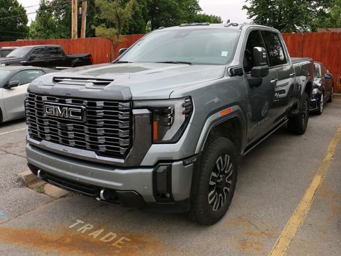 Used 2024 GMC Sierra 2500 Denali Ultimate AWD/4WD image 2