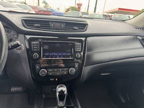 Used 2018 Nissan Rogue SL FWD image 17