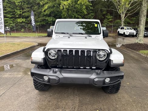 Used 2022 Jeep Gladiator Sport AWD/4WD image 2