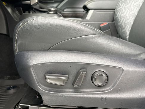 Certified 2025 Toyota Tacoma Limited AWD/4WD image 31
