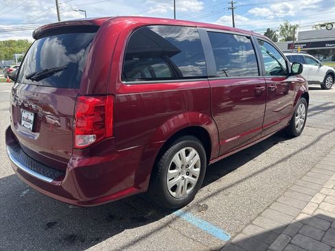 Used 2018 Dodge Grand Caravan SE w/ UConnect Hands-Free Group FWD image 13