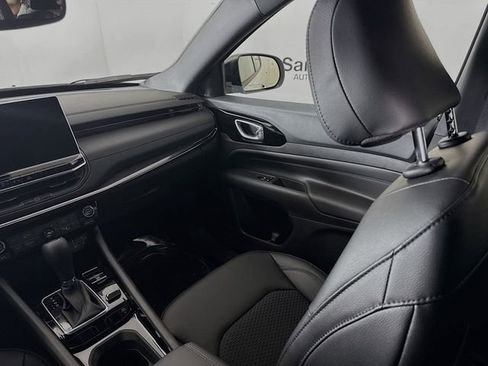 New 2026 Jeep Compass Latitude image 21