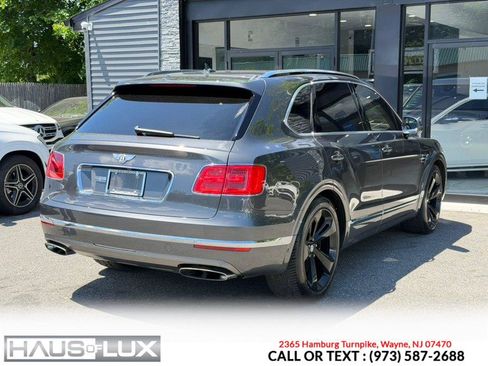 Used 2017 Bentley Bentayga AWD/4WD image 34