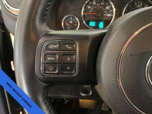 Used 2017 Jeep Wrangler Unlimited Rubicon w/ Connectivity Group AWD/4WD image 17