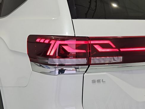 Certified 2024 Volkswagen Atlas SEL Premium R-Line AWD/4WD image 7