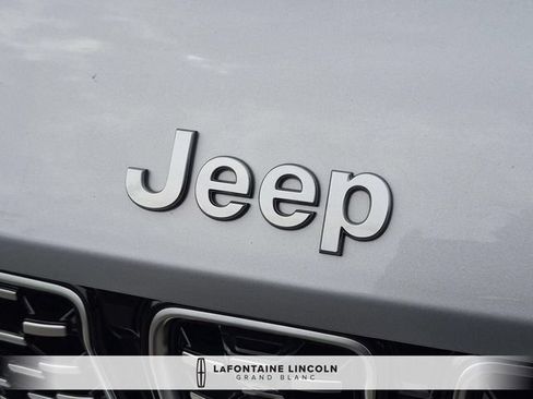 Used 2022 Jeep Grand Cherokee Summit AWD/4WD image 9