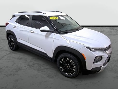 Certified 2023 Chevrolet TrailBlazer LT w/ Convenience Package FWD image 5
