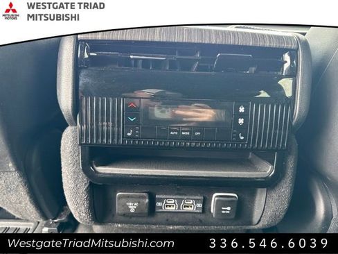 Used 2024 Jeep Wagoneer L Series II w/ Flexible Seating Group AWD/4WD image 22