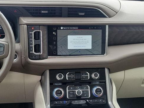 Used 2024 GMC Yukon Denali w/ Denali Reserve Package AWD/4WD image 10