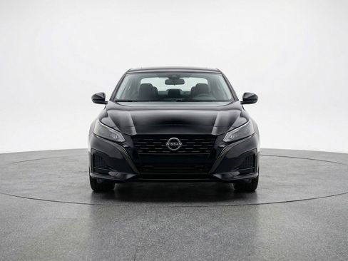 Used 2025 Nissan Altima 2.5 SV image 2