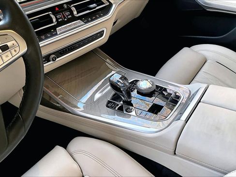 Used 2022 BMW X7 xDrive40i w/ Premium Package image 16