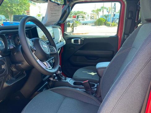 Used 2026 Jeep Wrangler Unlimited Sahara AWD/4WD image 9