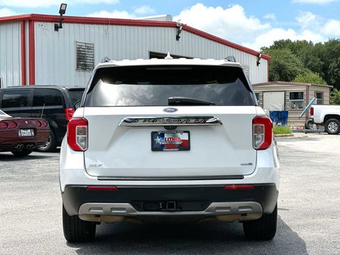 Used 2020 Ford Explorer XLT w/ Equipment Group 202A AWD/4WD image 14
