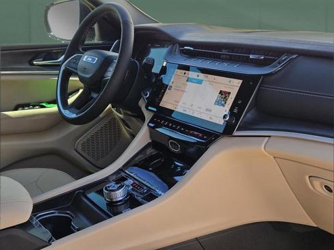 New 2026 Jeep Grand Cherokee Limited RWD image 9