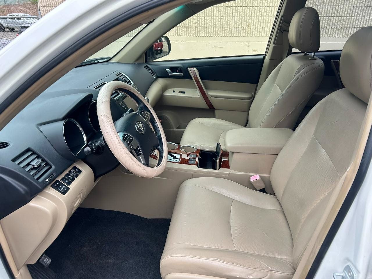 Used 2012 Toyota Highlander Limited AWD/4WD image 12