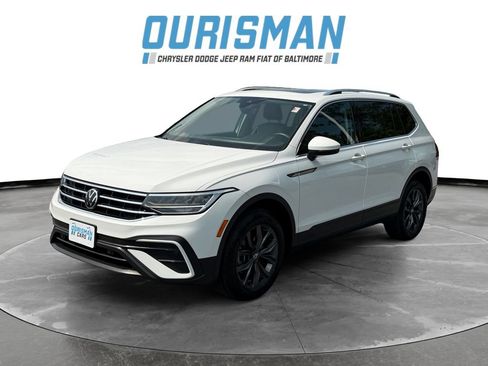 Used 2022 Volkswagen Tiguan SE w/ Panoramic Sunroof Package AWD/4WD image 2