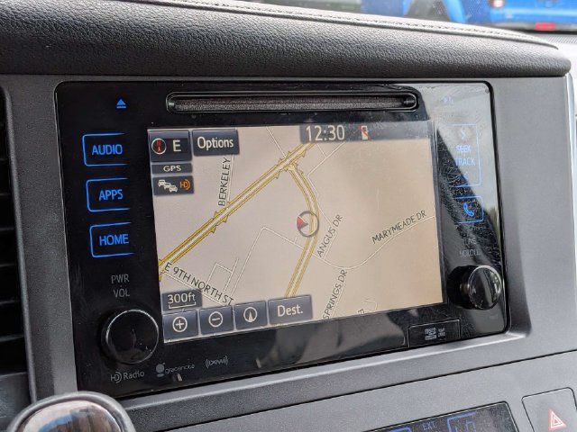 Used 2017 Toyota Sienna XLE Premium FWD image 26