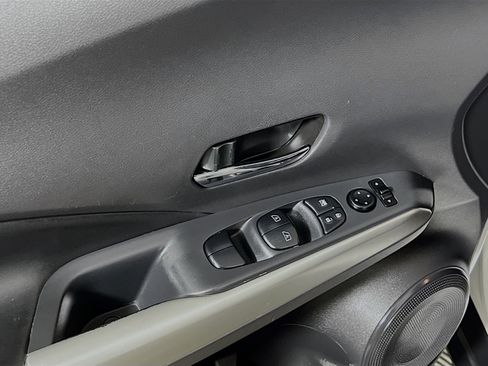 Used 2019 Nissan Kicks SR w/ SR Premium Package image 17