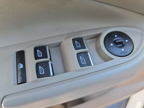 Used 2017 Ford Escape Titanium image 29