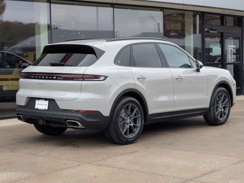 Certified 2026 Porsche Cayenne AWD/4WD image 9