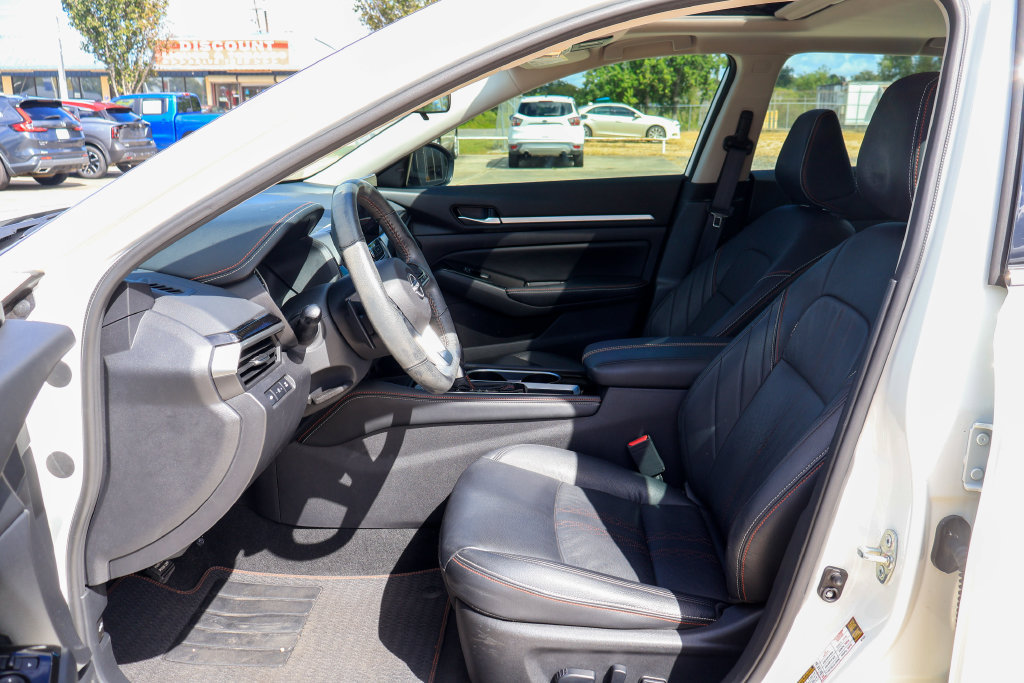 Used 2024 Nissan Altima 2.5 SR w/ SR Premium Package FWD image 7