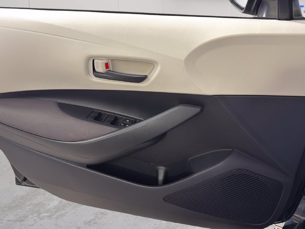 Used 2021 Toyota Corolla LE FWD image 24