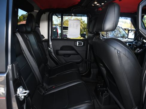 Used 2022 Jeep Gladiator Overland w/ Popular Equipment Package image 17