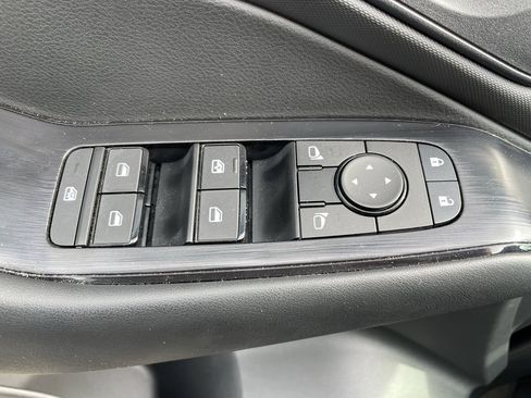 Used 2025 Nissan Rogue S FWD image 7